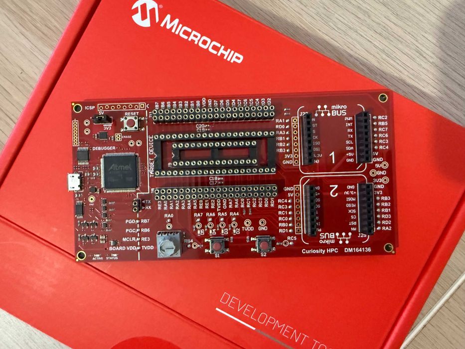 Placa de desenvolvimento PIC Microchip (DM164136)