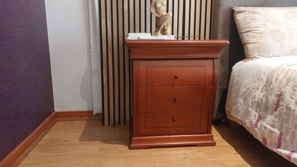 Cama de casal 200 x 1,60 com e mesas de cabeceira