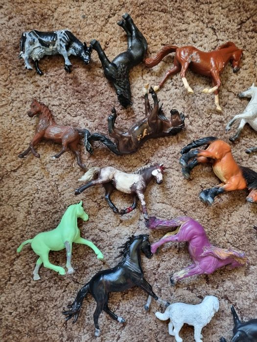 23 modeli w stanie body (konie Schleich, CollectA)