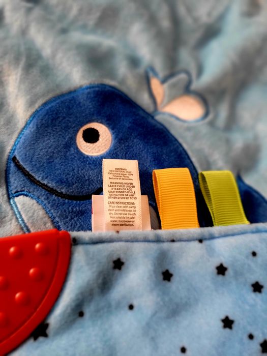 Kocyk sensoryczny NUBY maskotka przytulanka