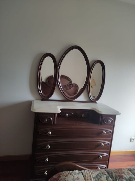 Quarto de casal, madeira maciça e pedra mármore.