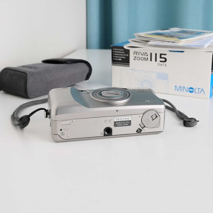Minolta RIVA ZOOM DATE 115 - Плівковий фотоапарат