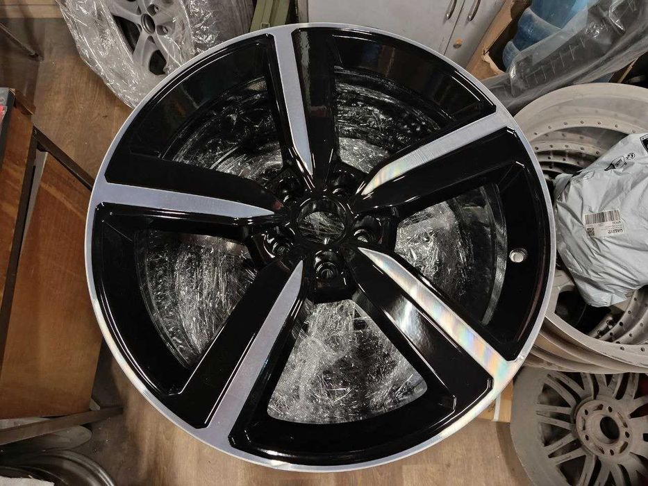 Диски на Audi E-tron R20 9x20 5x112 ET38 DIA66.6 - Оригінал