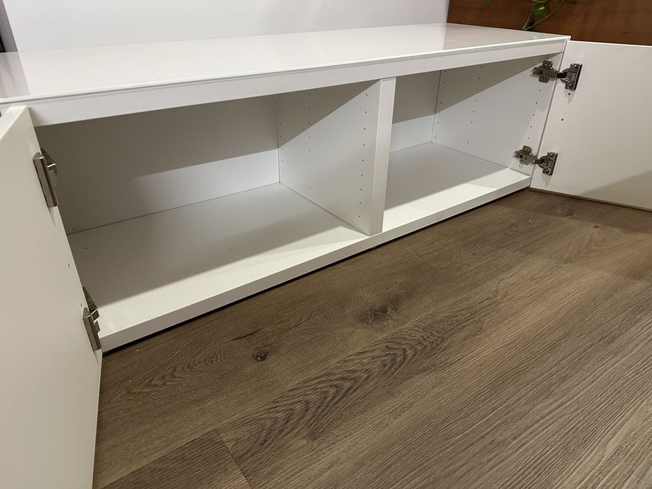 Movel Tv Besta ikea com portas tampo em vidro