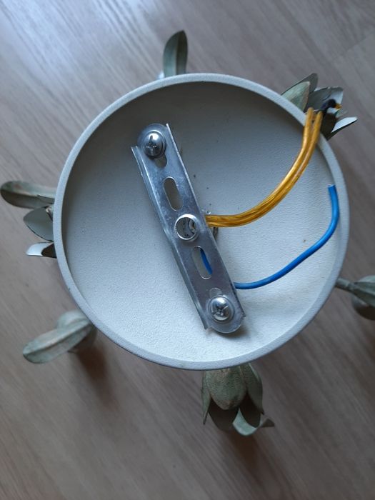 Люстра на 6 плафонов