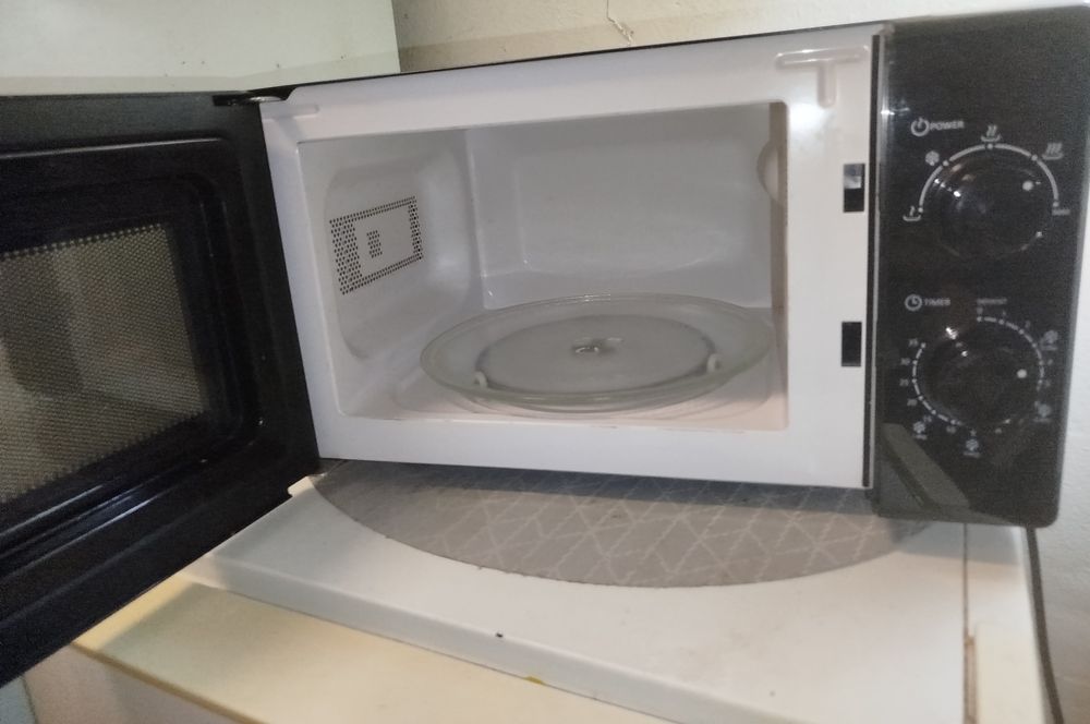 Micro-ondas Flama 1834FL Preto 20L - como novo