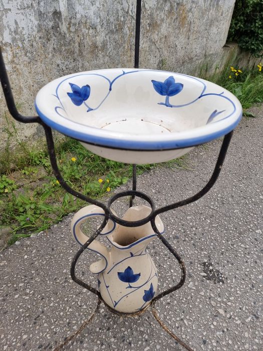 Lavatório antigo em ferro forjado