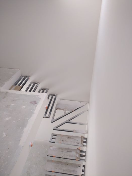 Tynki gipsowe. Cementowo wapienne. Gładze natryskowe   Zabudowy gk