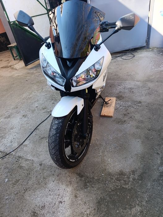 Мотоцикол Кавасакі 400 R