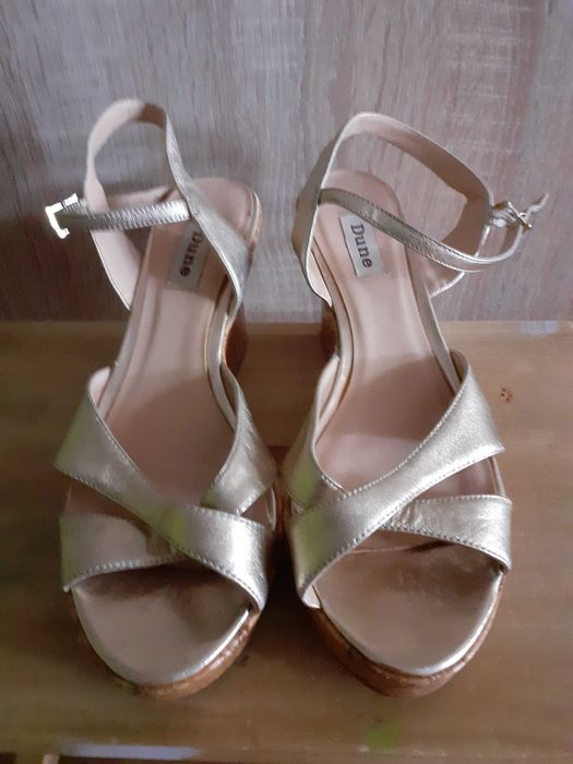 sandały na koturnie, rozmiar 40, złote