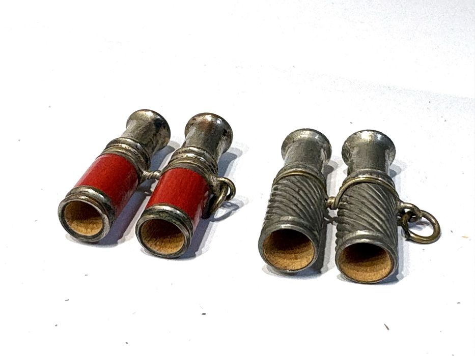 Lindos antigos pendentes de binóculos miniaturas dos anos 1950