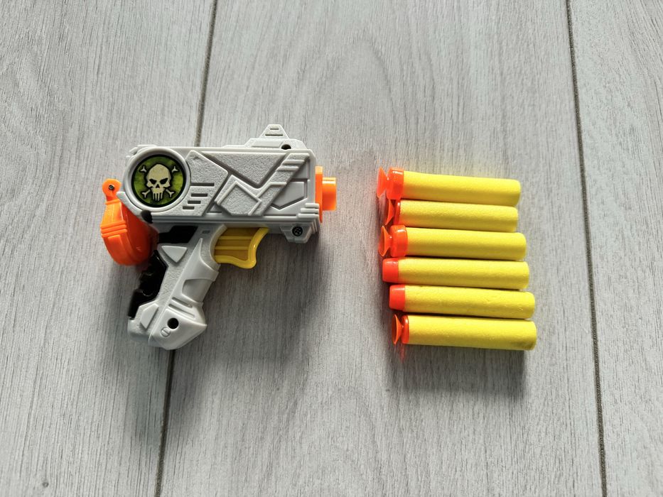 Іграшковий бластер