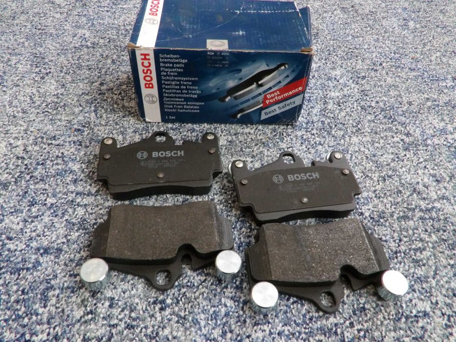 Гальмівні колодки VW Touareg. Повний комплект.