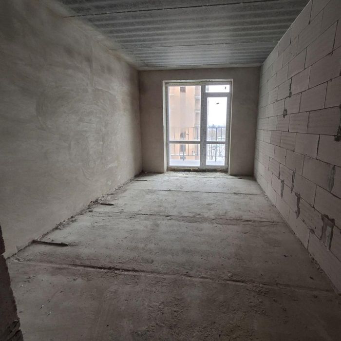 Продаж / Квартира / середній поверх