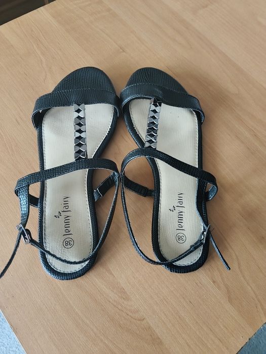 Eleganckie czarne sandały 38