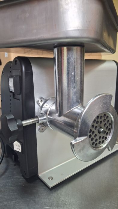 Професійна м'ясорубка