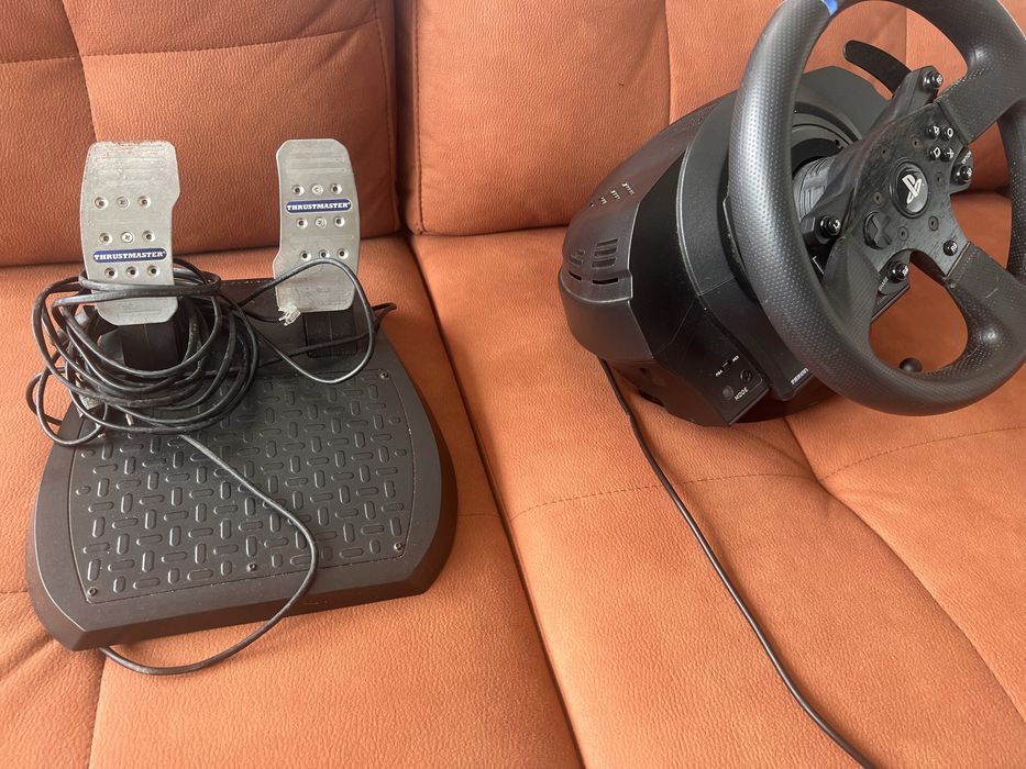 Volante Thrustmaster T300 RS + Pedais (PS4 / PS3 / PC)