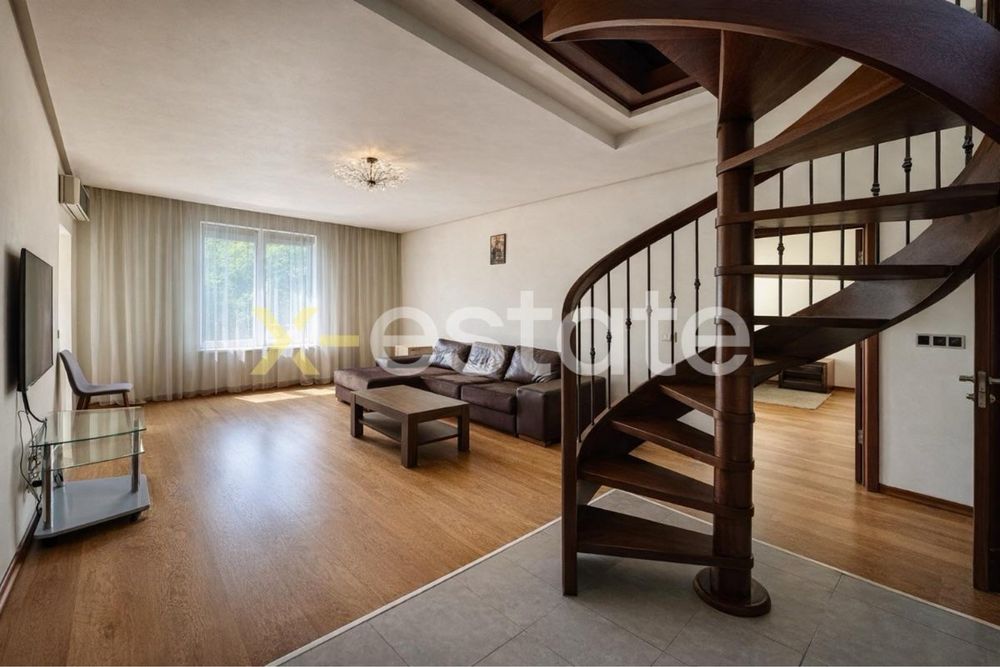 Оренда двохрівневої квартири з власним гаражем!