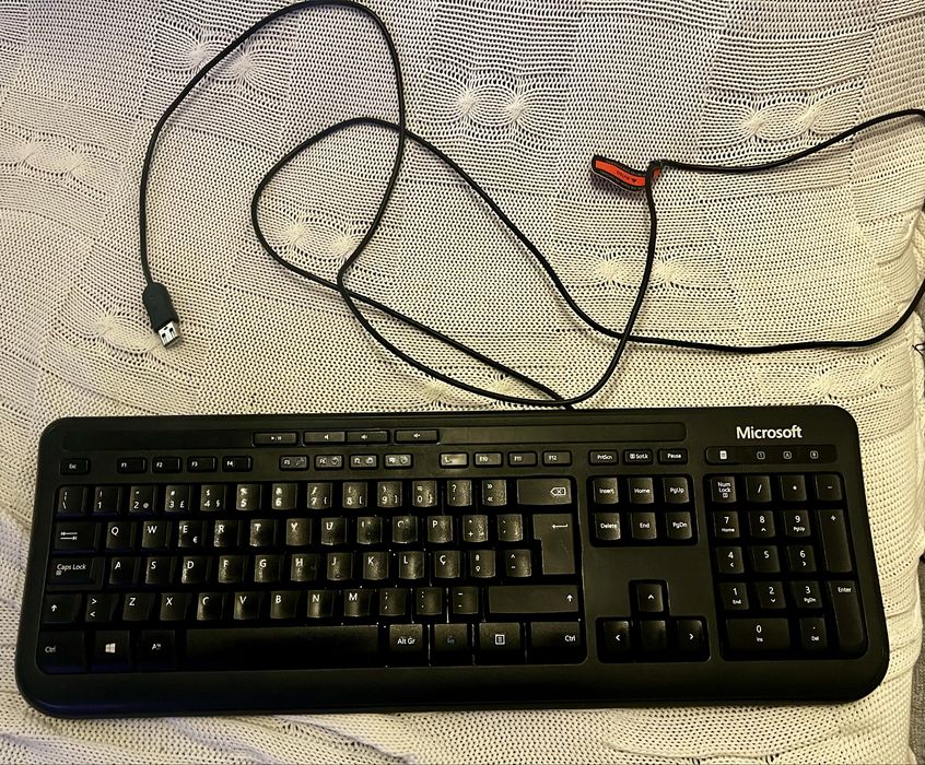 1 or 2 Microsoft Keyboards446278984313098242