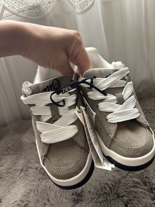 Стильні  кросівки від Zara 30р