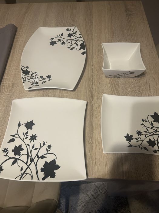 Piekny ceramiczny serwis obiadowy