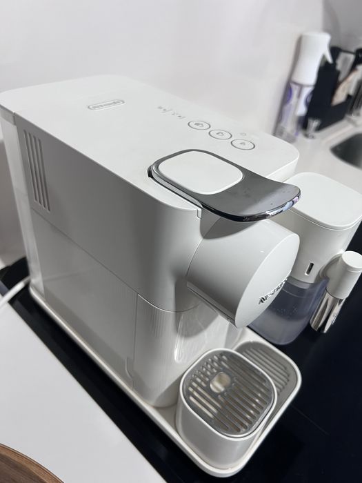 Máquina de Café DeLonghi Nespresso EN510.W Branco