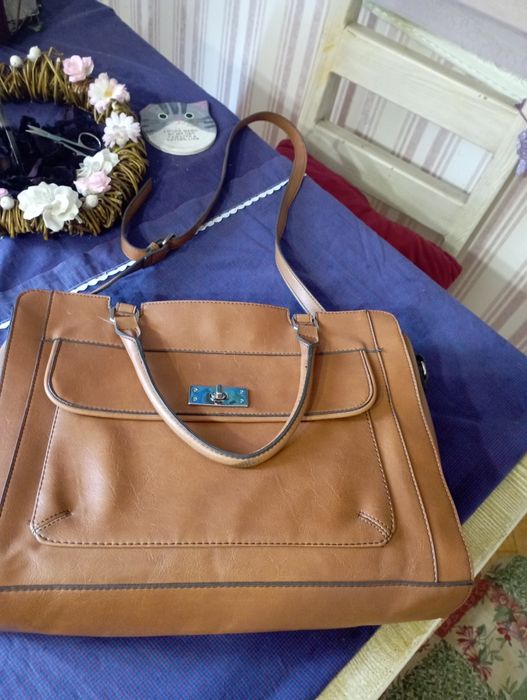 Велика вмістка сумка від Merona ,можна і для ноутбука