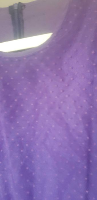 Vestido roxo de toilette.