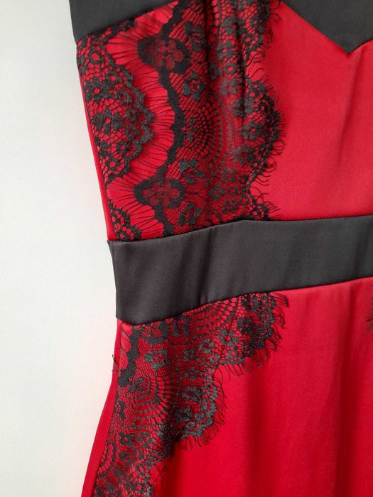 Czerwona elegancka sukienka r.36 S czarna koronka
