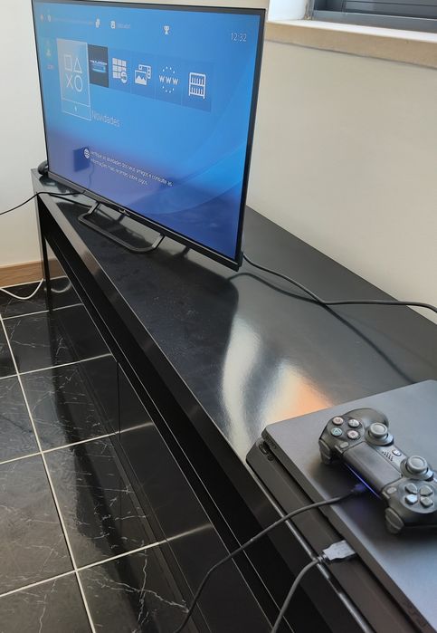 PS4 - PlayStation 4 Slim 1Tb + Comando + Jogos + Caixa Original – Excelente Estado