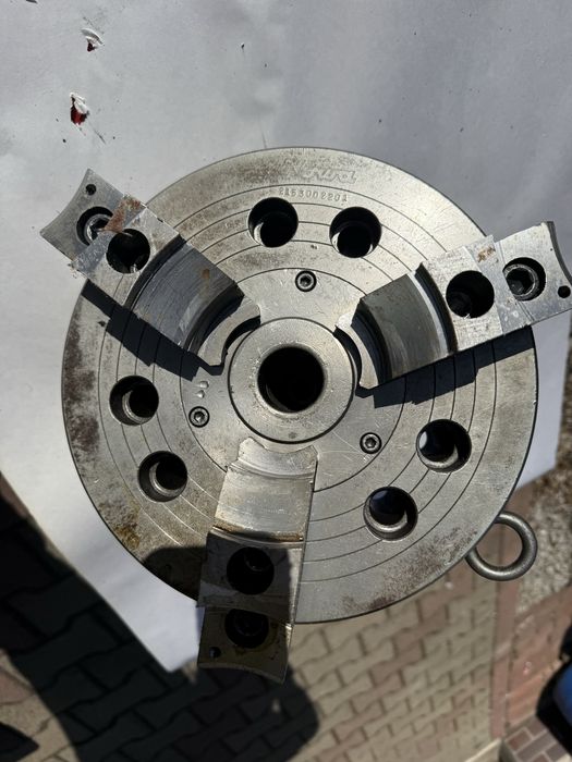 Uchwyt tokarski hydrauliczny 3 szczekowy fi 200 mm CNC