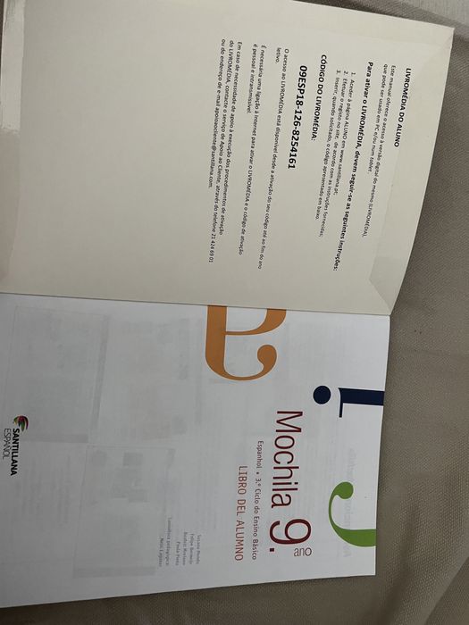 Livro de Espanhol do 9 ano - 3 ciclo fo ensino básico. Novo (o livro n