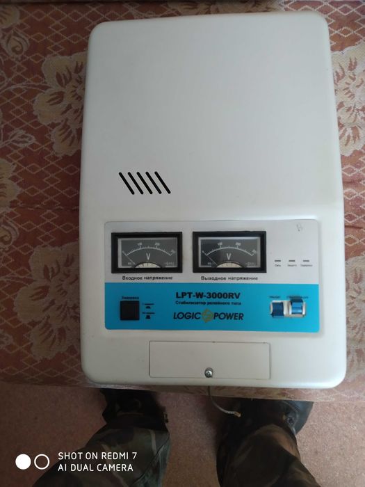 Стабілізатор напруги Logic Power LPT-W-3000RV