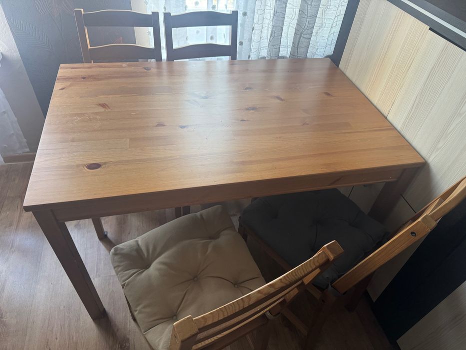 Stół Ikea z krzesłami