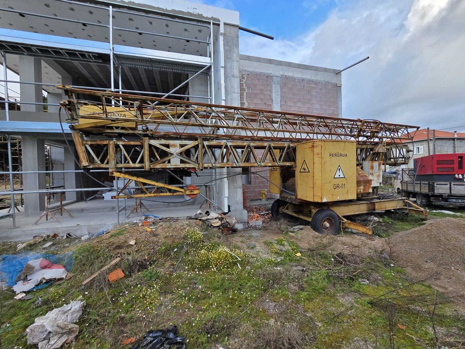 Grua 18 metros x 20 metros