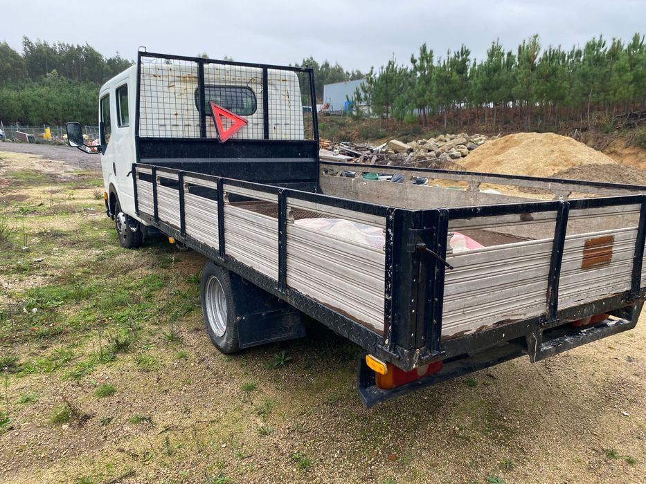 Nissan Cabstar avariada