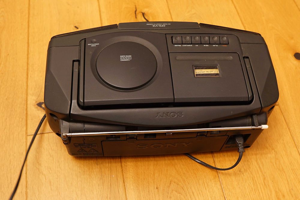 Radioodtwarzacz magnetofonowy cd Sony CFD-V14 radio fm