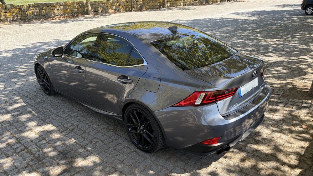 Lexus IS 300h F-Sport