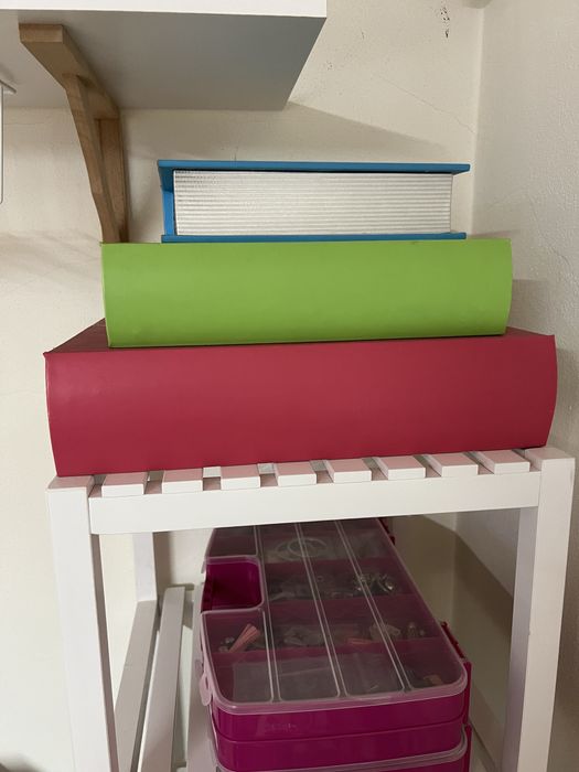 Caixas em forma de livro quarto criança