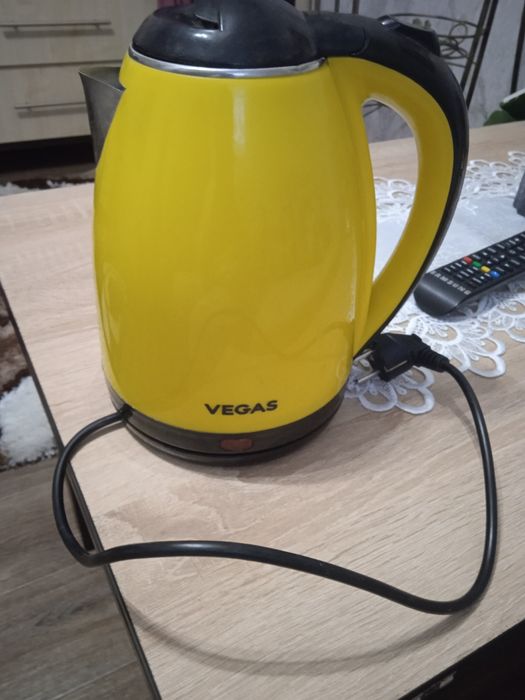 Продам бу жовтий чайник Неробочий Вегас