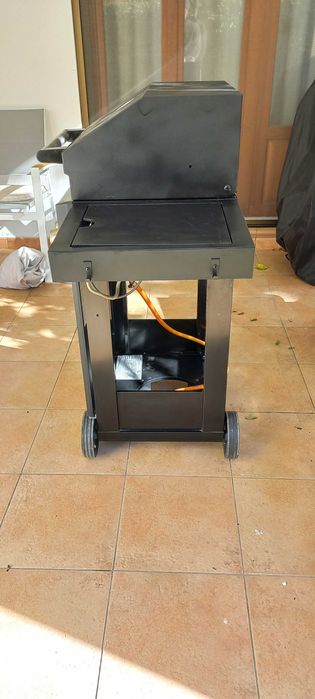 Churrasqueira a gás com 3 queimadores + 1