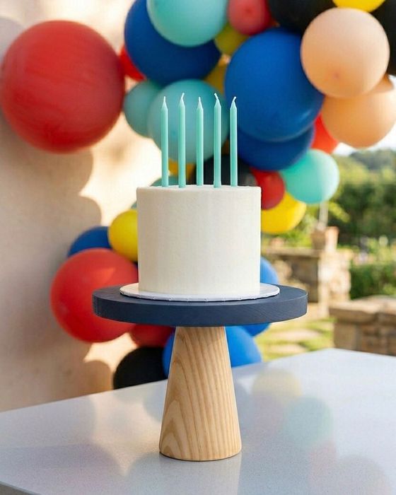 Cakestand Decorativo Azul & Madeira 25cm – Estilo Escandinavo Moderno