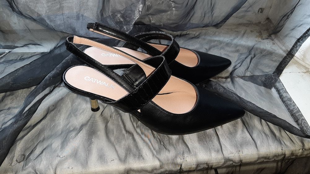 Czarne buty na obcasie