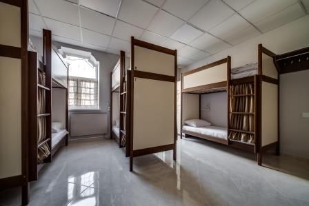 Новий сучасний хостел Острів в центрі Львова