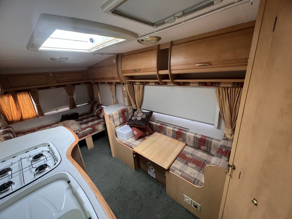 Caravana com grande casa de banho