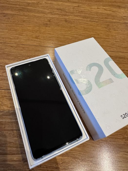 Samsung Galaxy S20 FE Miętowy stan Idealny