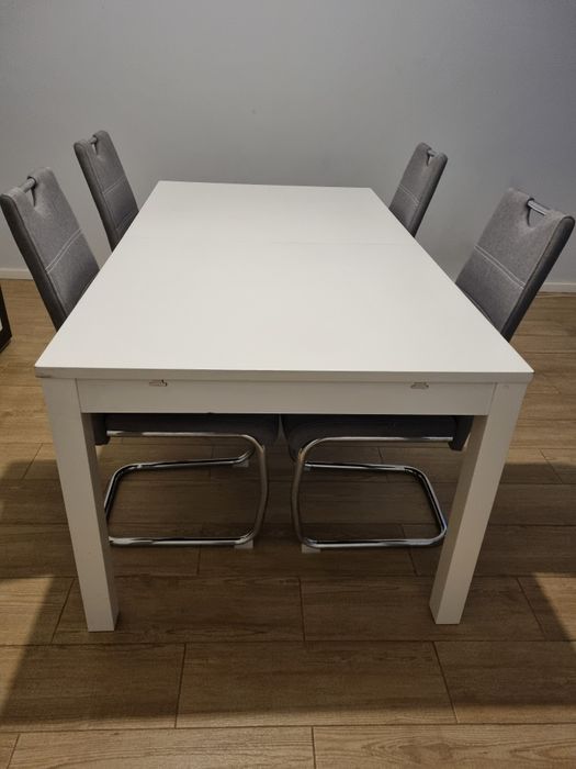 Mesa extensível  + 4 cadeiras