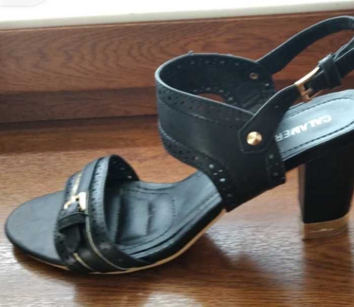 Super sandałki na stabilnym słupku