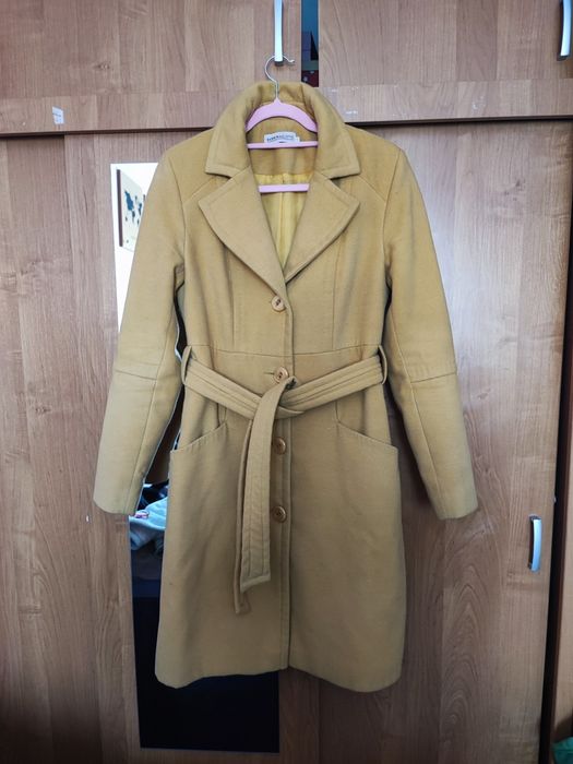 Długi Zimowy płaszcz damski musztardowy 38 z paskiem