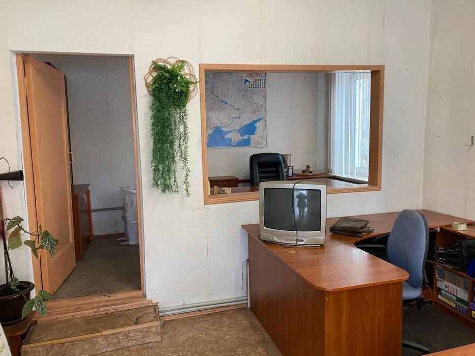 Офис р-н Лагерного поля 20м 2500грн